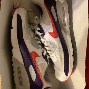 Air max 90s.  Sz14 men 15.5 women